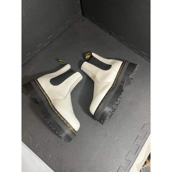 Dr. Martens 2976 Quad Womens Size 6 Chelsea Boots White Smooth Leather Pull On - Picture 4 of 8